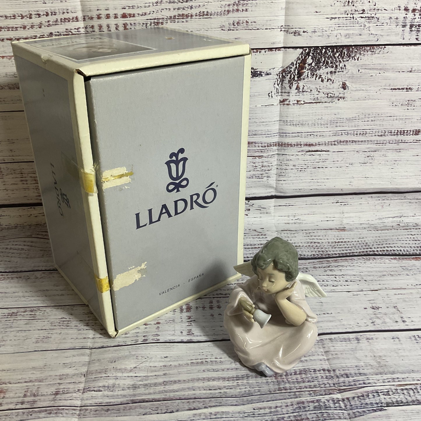 VTG. LLADRO #5723 Angelito Repicando/ Little Angel Chiming Porcelain Figurine
