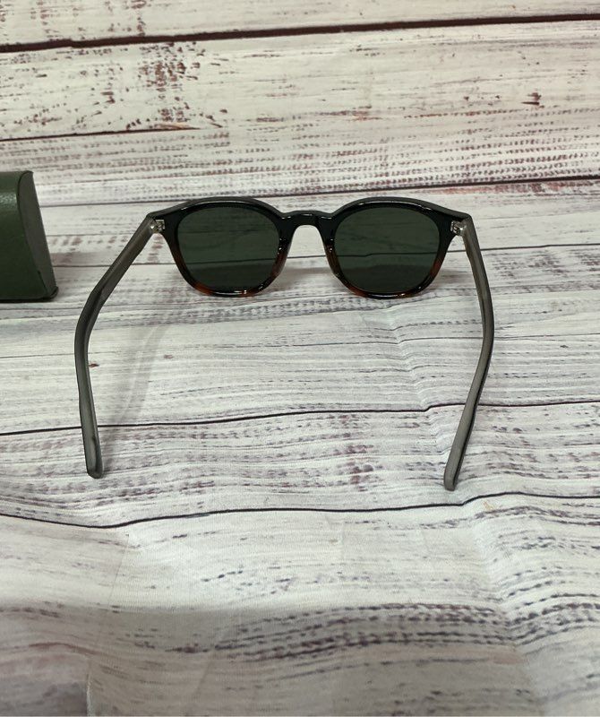NIB Pocket Square Clothing Black/Tortoise Sunglasses in case