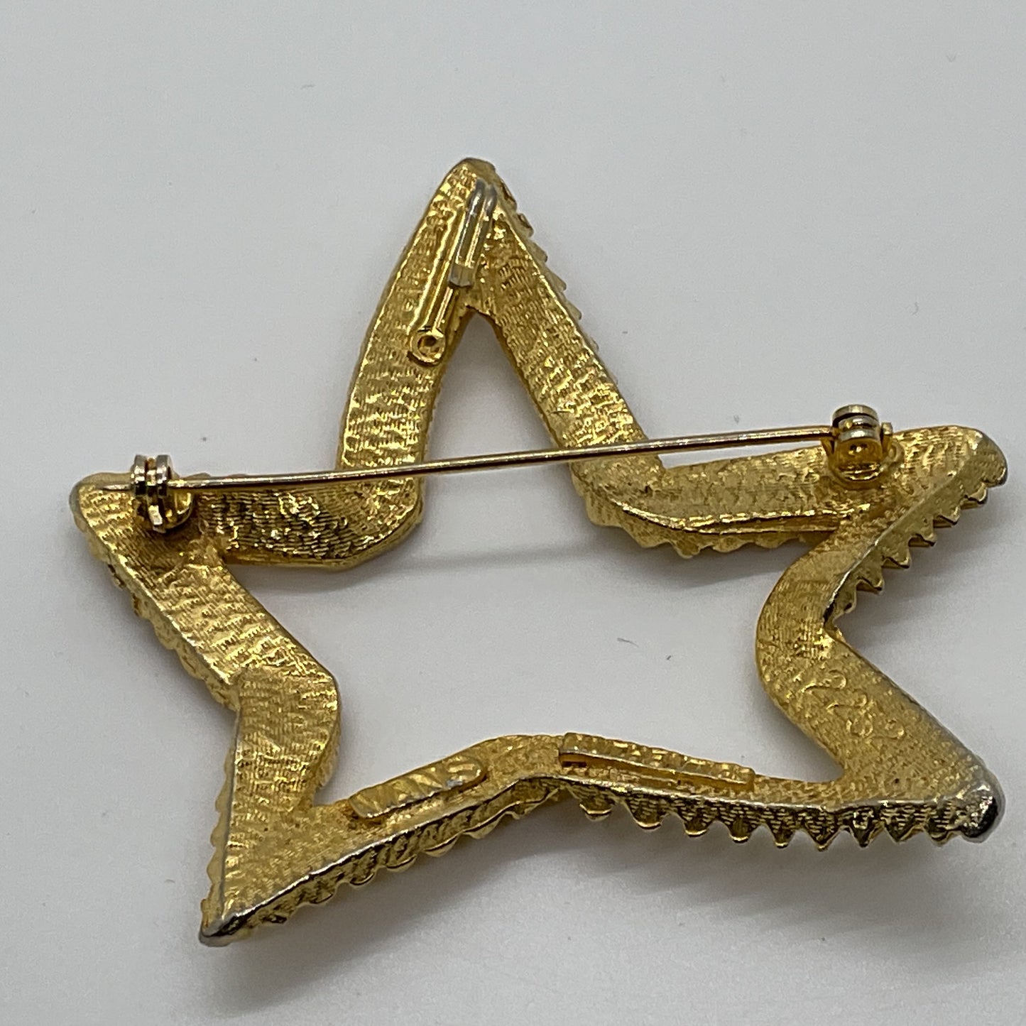 VTG. VANS Authentics Gold Tone Textured Star Brooch- 2.5"
