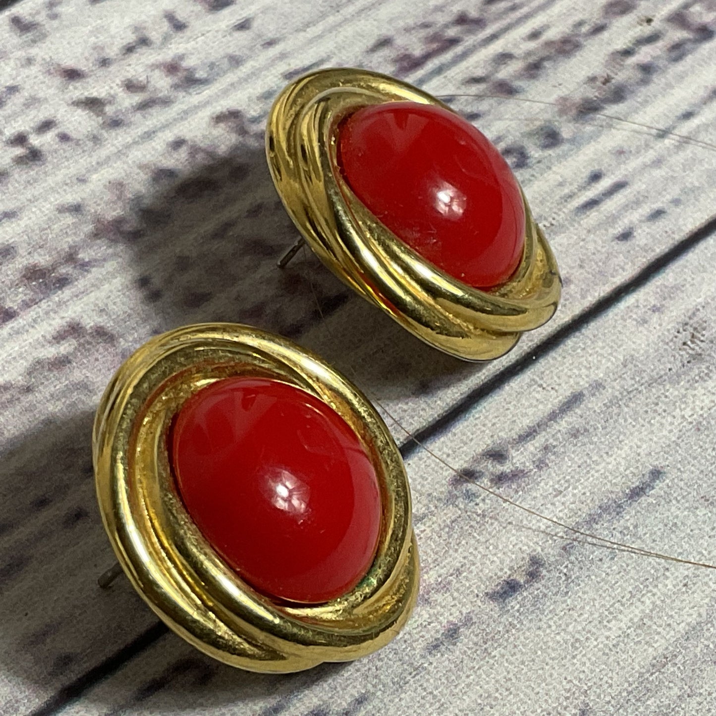 VTG. TRIFARI Gold Tone Red Rhinestone 1" Earrings