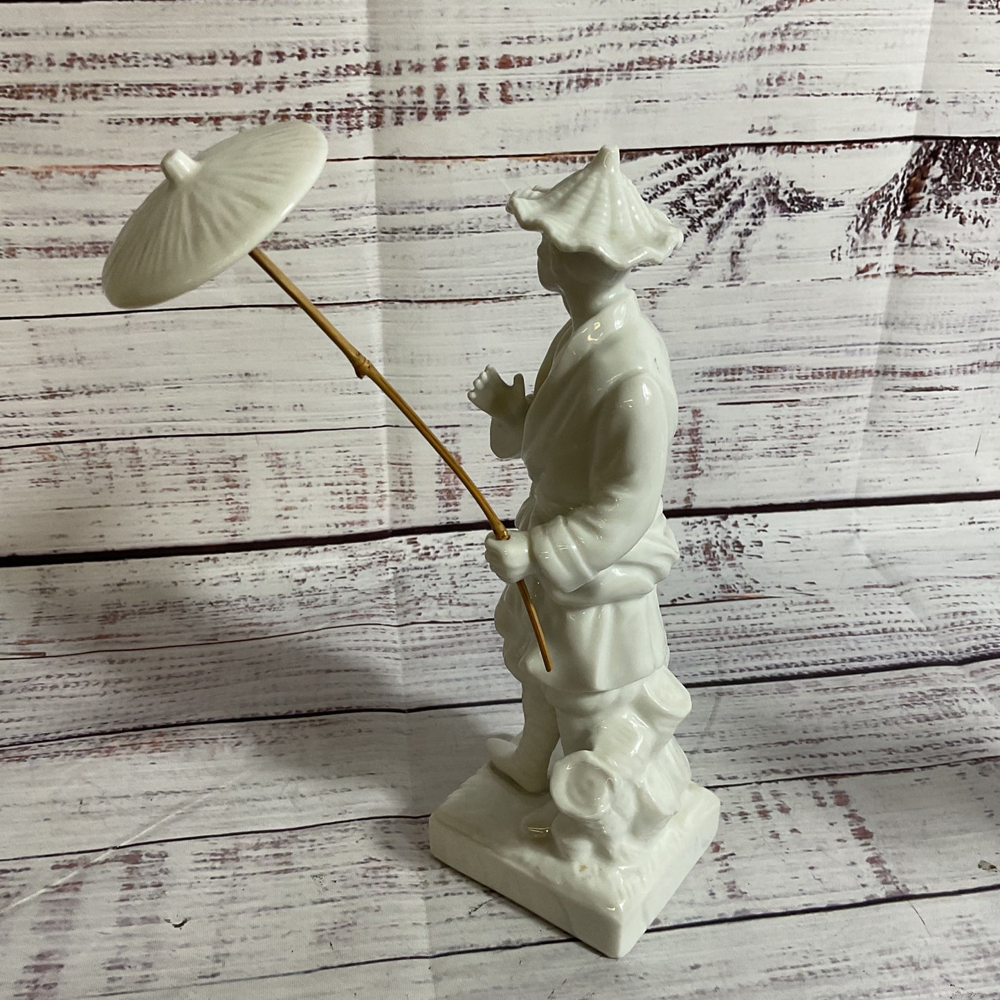VTG FITZ & FLOYD Chinoiserie Blanc De Chine Chinese Figurine Man w/Parasol- 8.5"