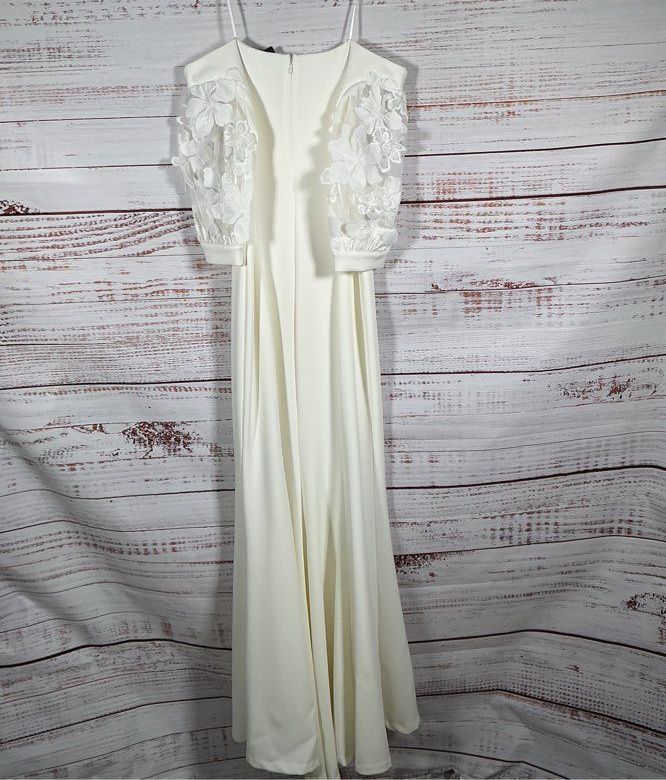 NWT Alberto Makali Formal dress with floral appliqued sleeves Size 4 Retail $199