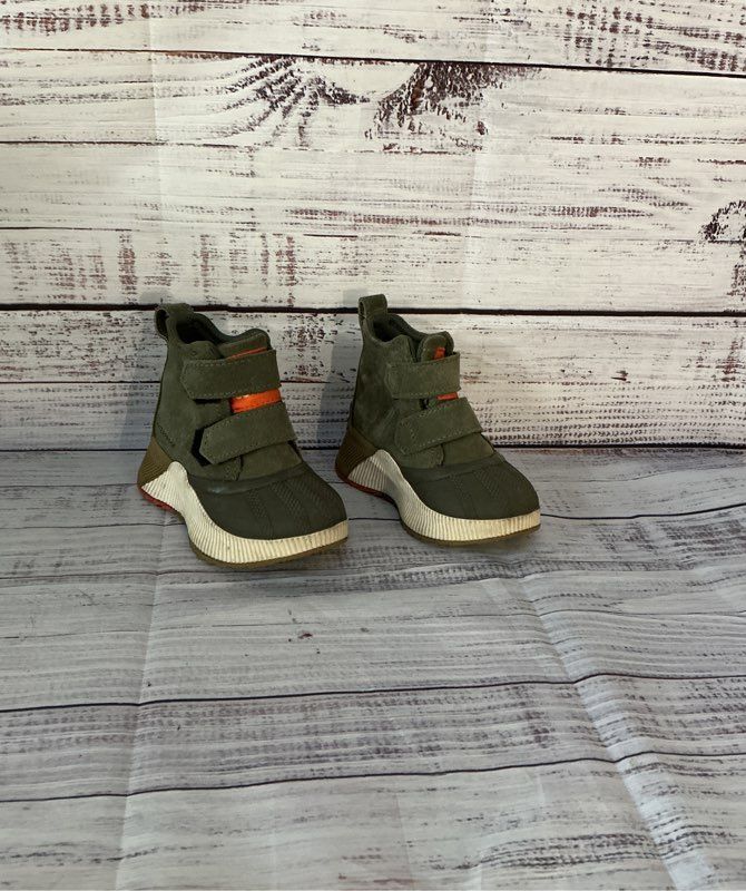 Kid's Boys Sorel Classic Waterproof Olive Green Sneaker Size 8