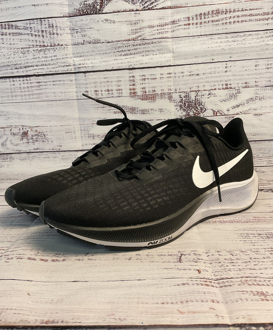 Women's Nike Air Zoom Pegasus 37 Black And White Athletic Shoe Size: 11