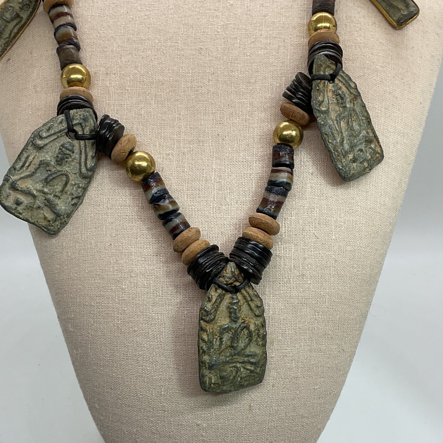 VTG. Thai Buddhist Brass/Metal Diety Figure Amulet Beaded Necklace