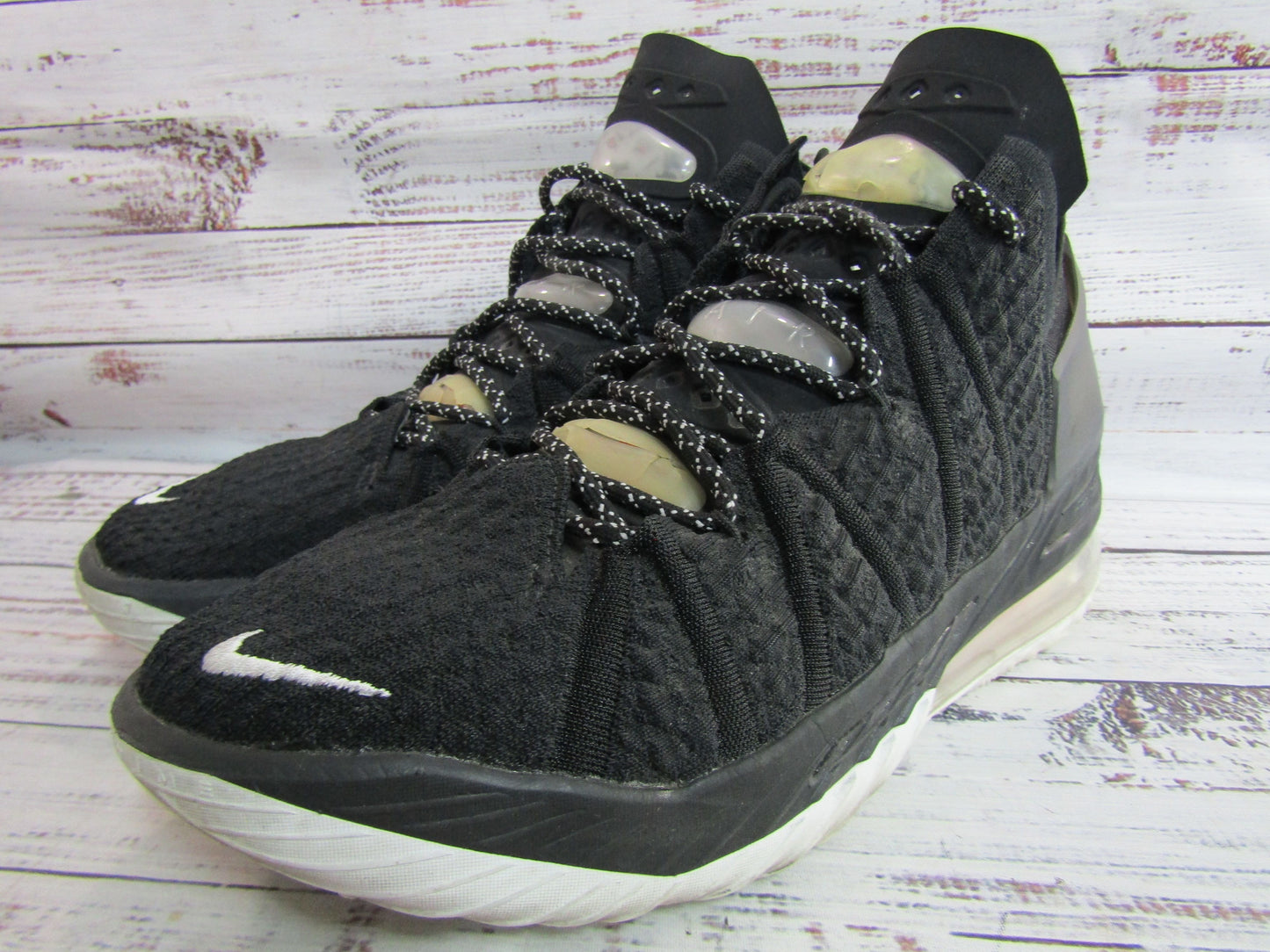 Nike LeBron 18 Bred Men's Black Mid-Top Sneakers Size 10 CQ9283-001