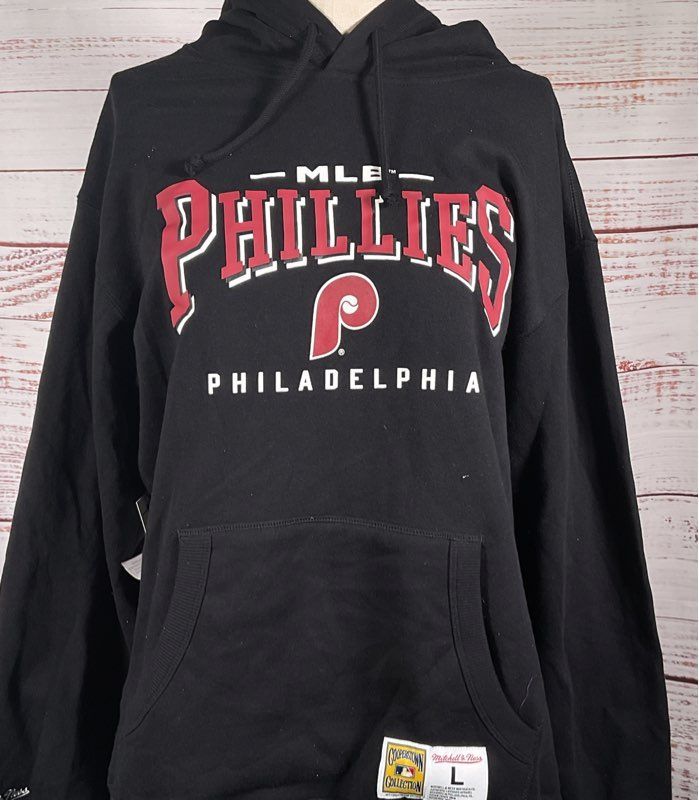 Mitchell & Ness Men's Philadelphia Phillies Vintage Logo Pullover Hoodie Black L