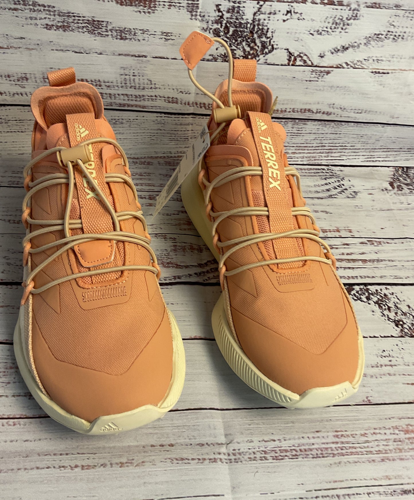 NWB Women's adidas Terrex Voyager 21 Peach Sneaker Size 5.5