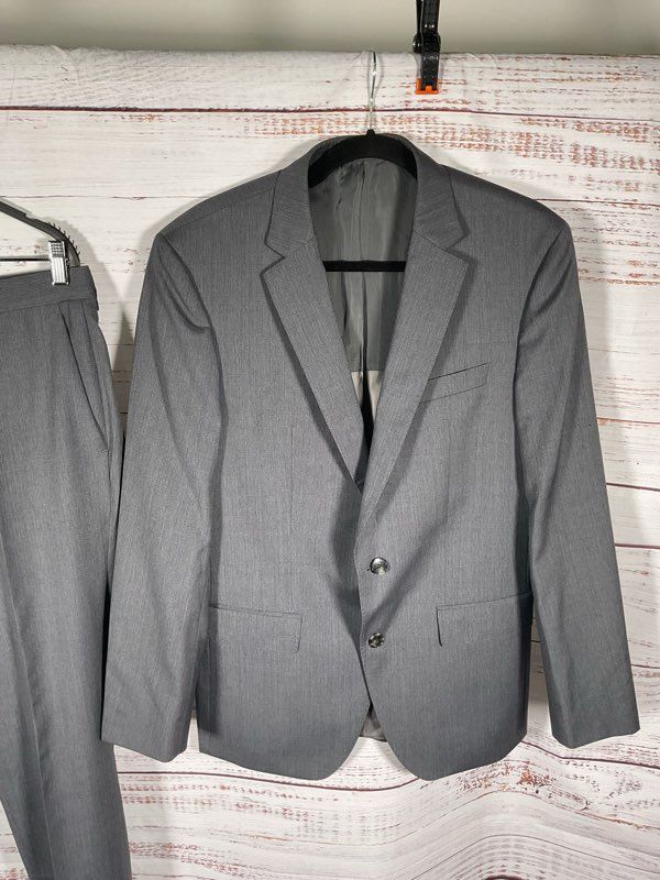 Hugo Boss Men's 2 Piece 100% Wool Grey and Blue Striped Suit Jacket Pants 40S