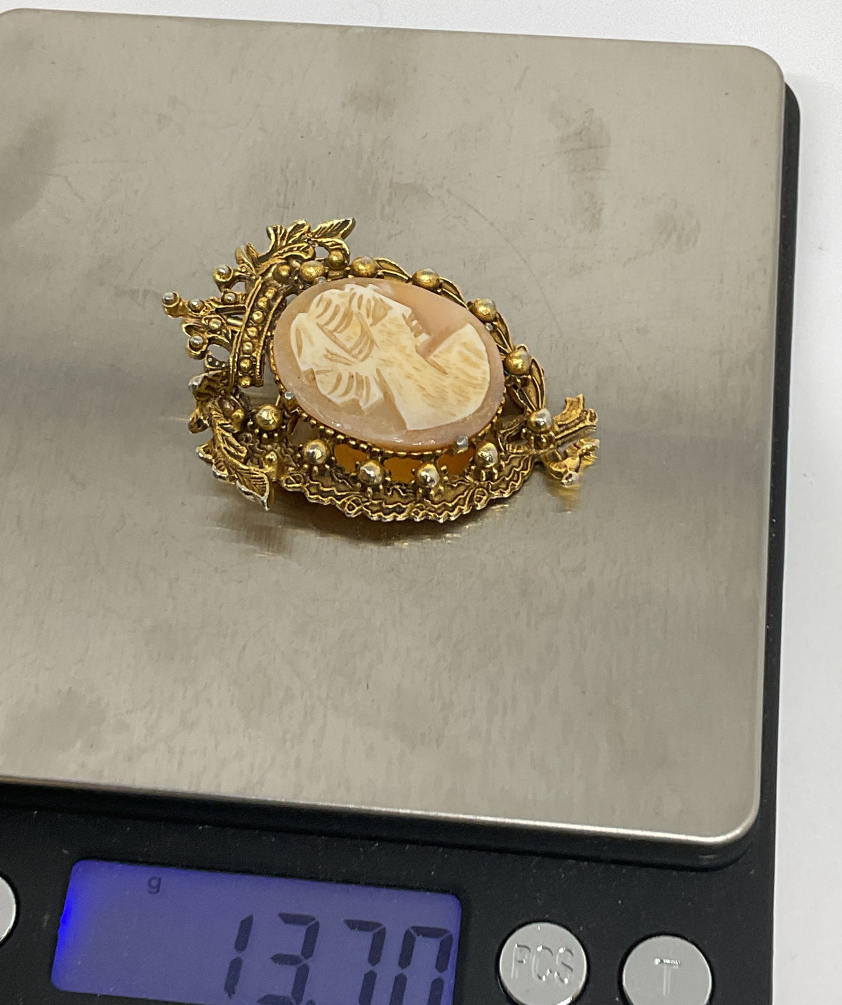 FLORENZA Gold Tone Vintage Cameo Brooch