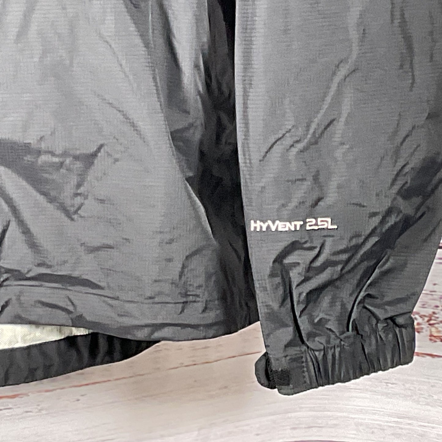 THE NORTH FACE Men's Black Hyvent 2.5L Hooded Windbreaker- SZ XL