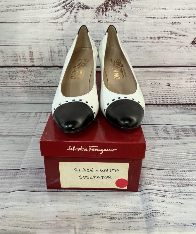 Women's Vtg Salvatore Ferragammo White And Black Spectator Pump Size 8.5 Narrow