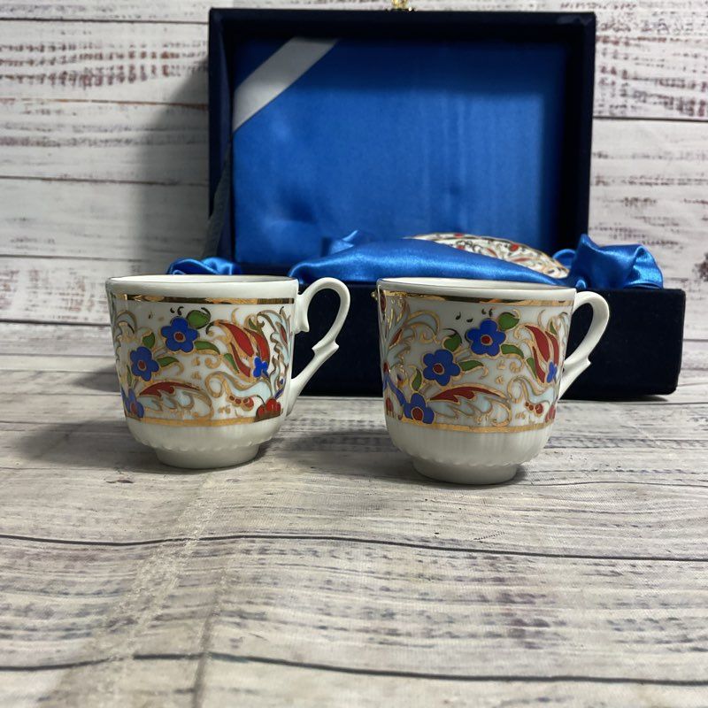 Kutahya Turkish Porcelain 4 Pc. Hand Painted Floral Tea Cup & Saucer Set w/ Case