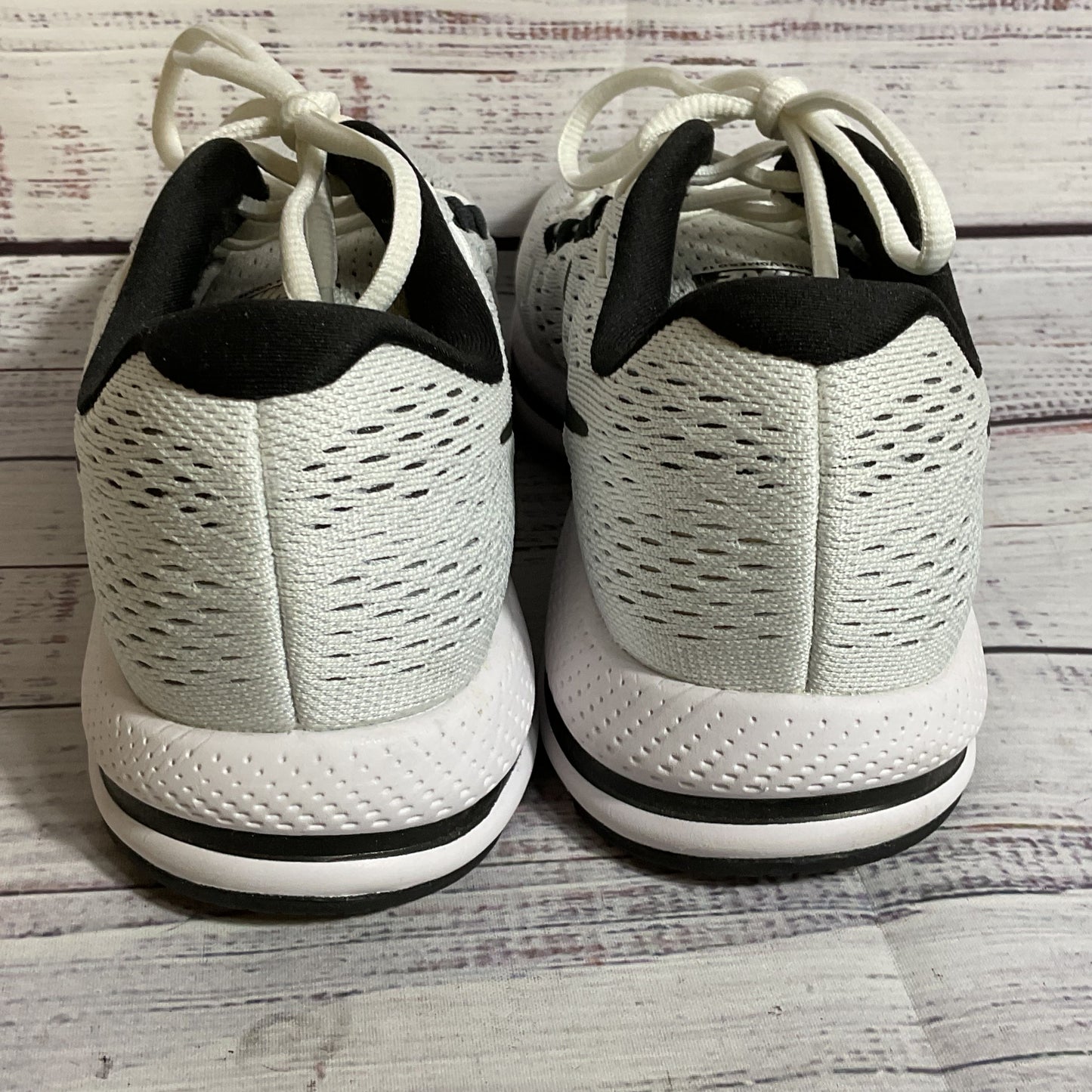 NWOB NIKE Air Zoom Vomero 12 #863766-100 Women's White Running Shoes- SZ 8
