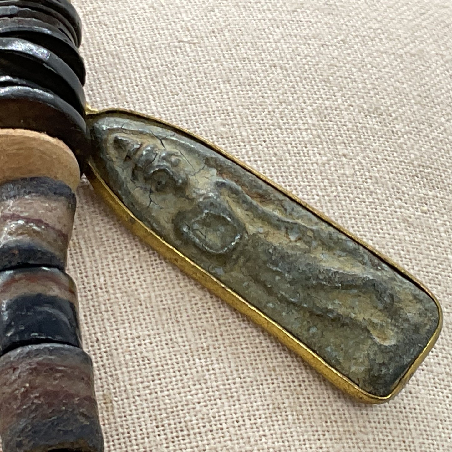 VTG. Thai Buddhist Brass/Metal Diety Figure Amulet Beaded Necklace
