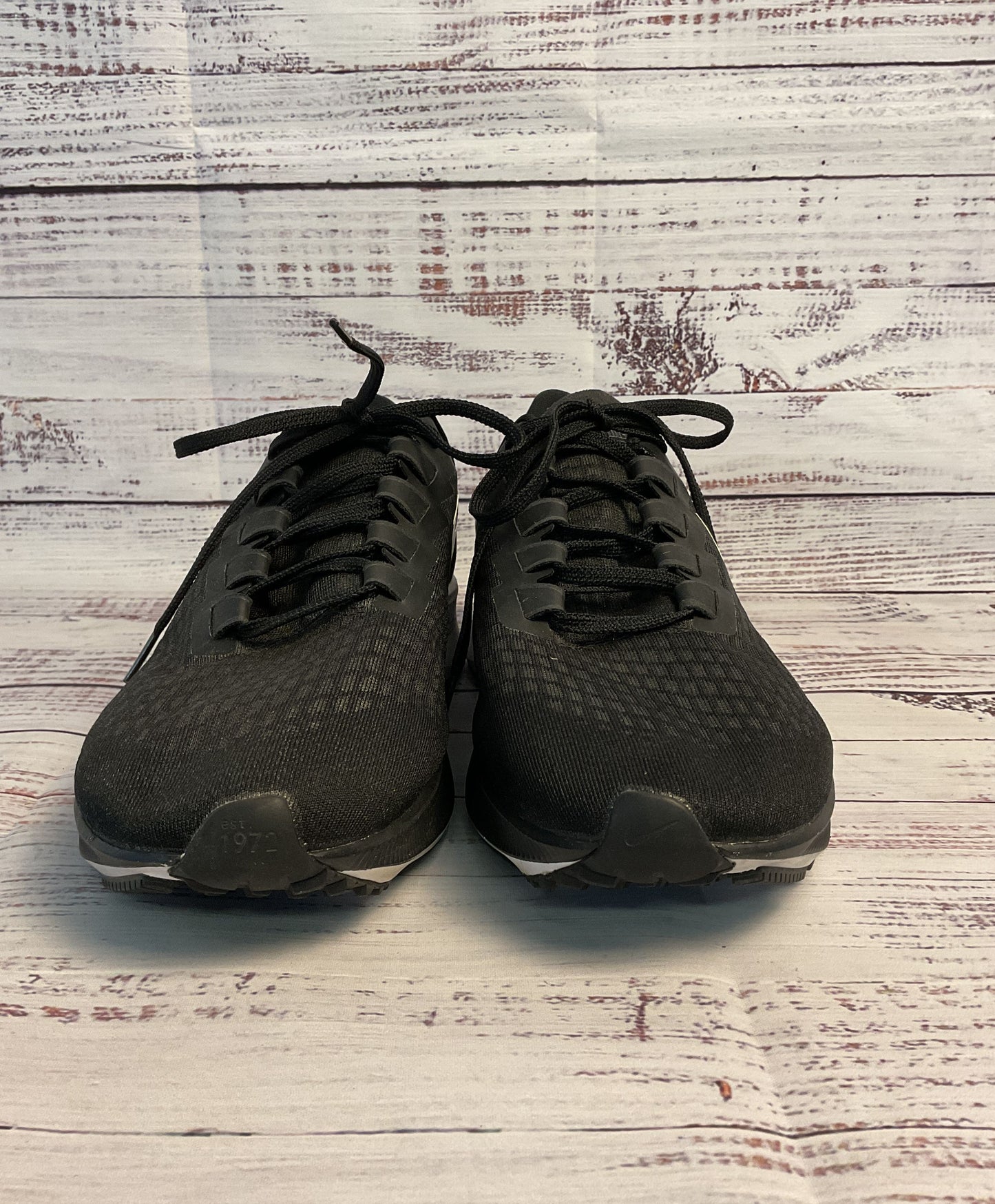Women's Nike Air Zoom Pegasus 37 Black And White Athletic Shoe Size: 11