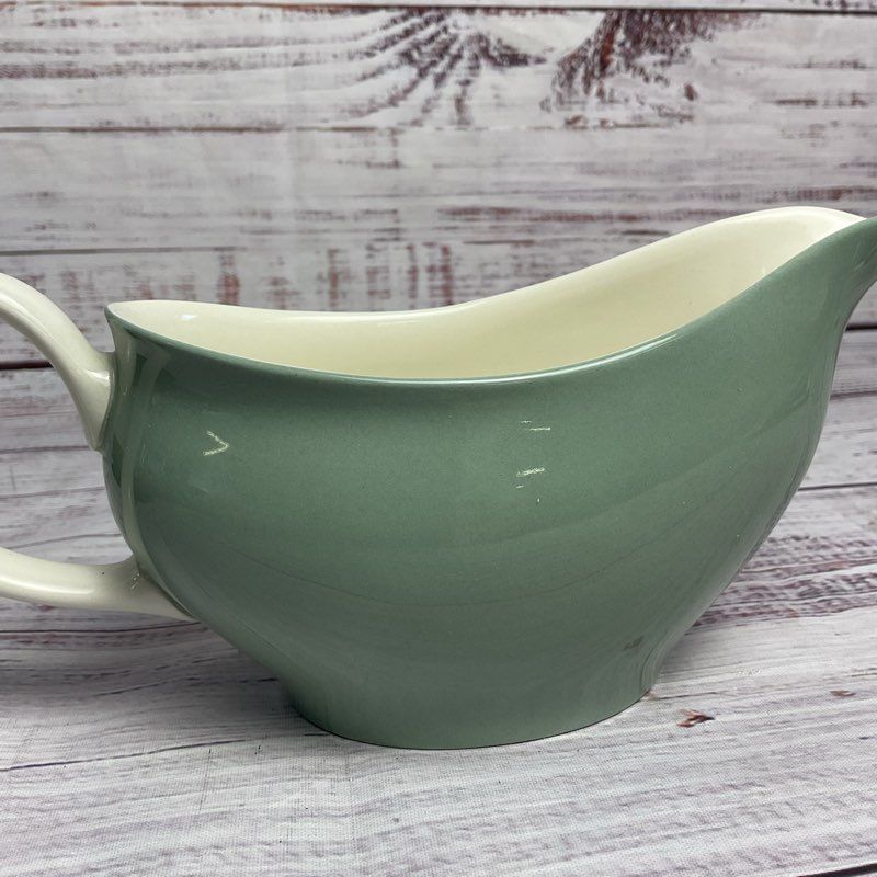 Wedgwood Etruria Barlaston Wintergreen 6" Ceramic Gravy Boat