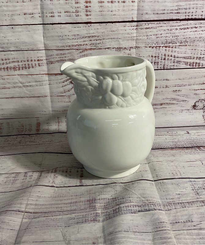 Vintage Este C.e. White Porcelain Pitcher Made In Italy 7.5"