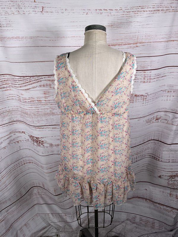 NWT Runway Paris Women's Sleeveless Floral Polyester Blouse Size M/L