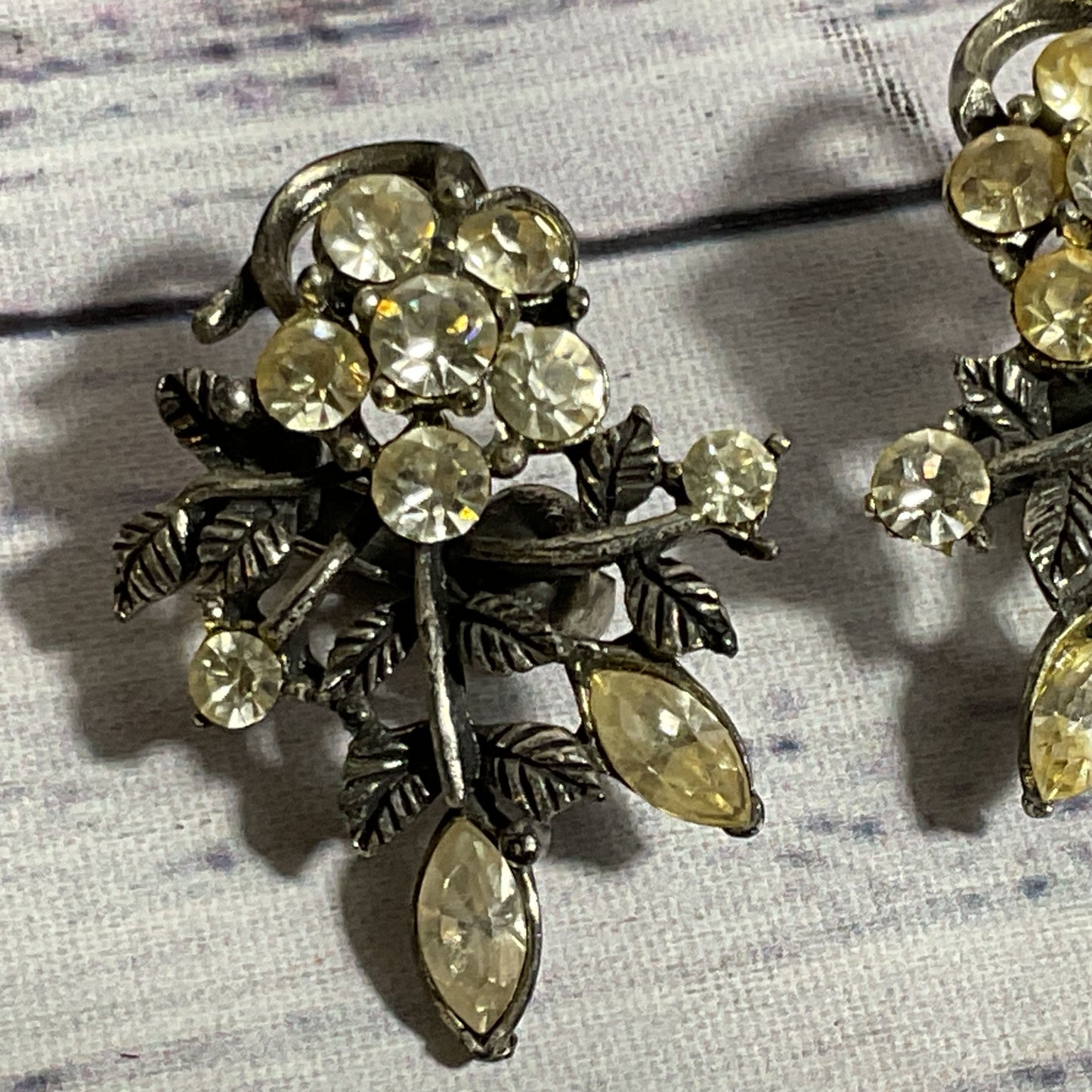 VTG. CORO Silver Tone Rhinestone Clip On Earrings- 1.5"