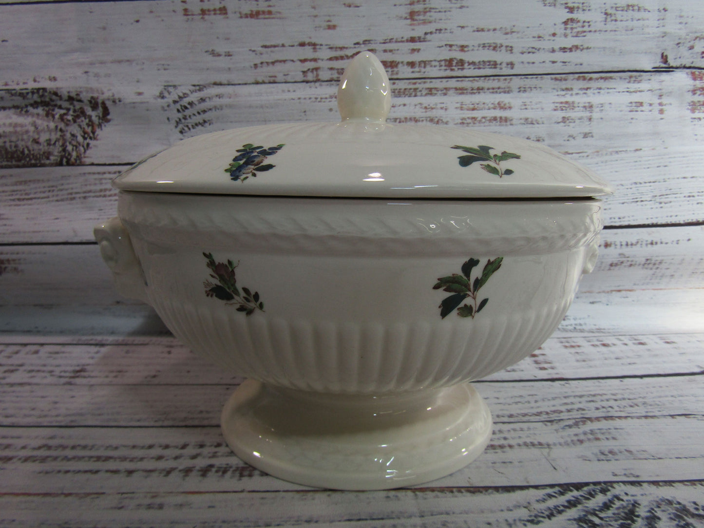Wedgwood Conway Covered Vegetable Bowl Made in England