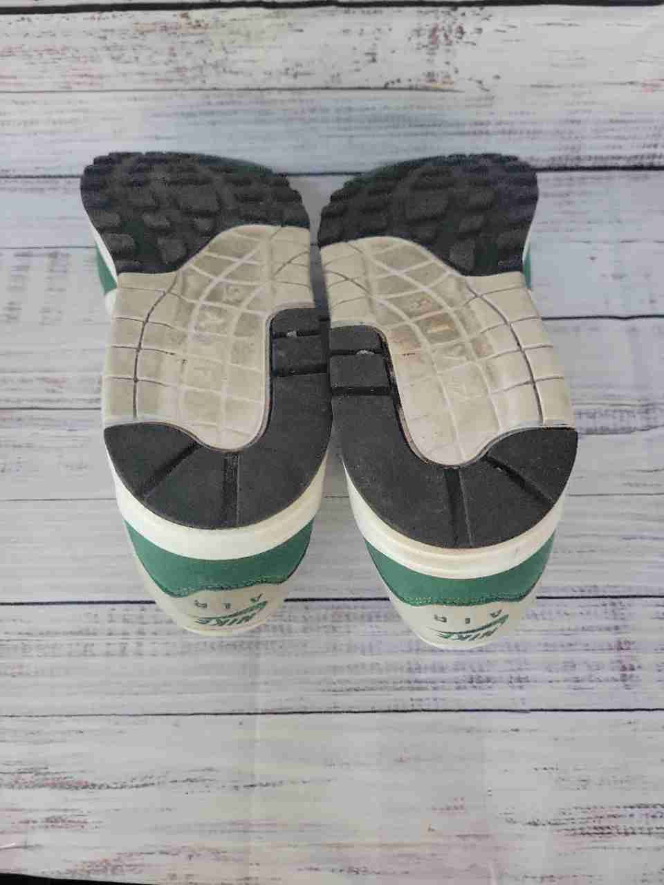 Men's Nike Air Max Green & White Sneaker Size 9