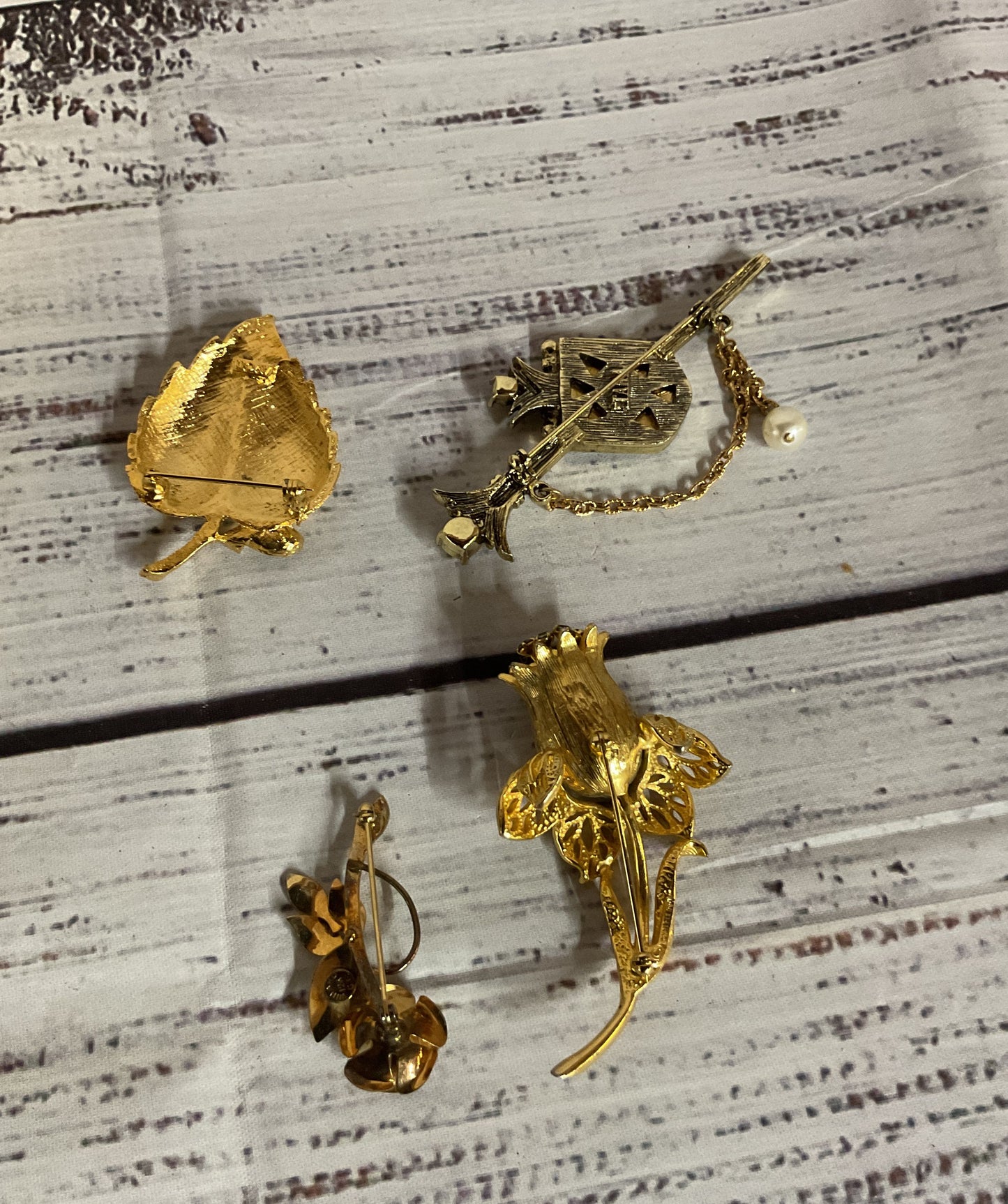Lot 4 Vintage Brooches Tara, Avon, Castlecliff Gold Tone, Winard 12K G.F