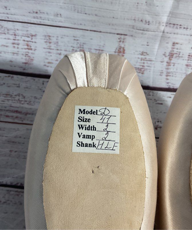 Russian Pointe Brava Pointe Shoe Pink Satin Ballet Size 41 w2 v2 MLF