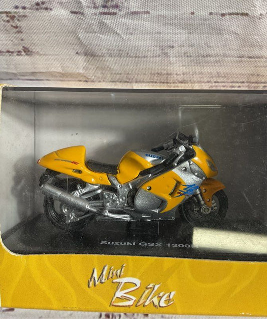 New Ray 1:32 Scale Die Cast Suzuki GSX 1300R
