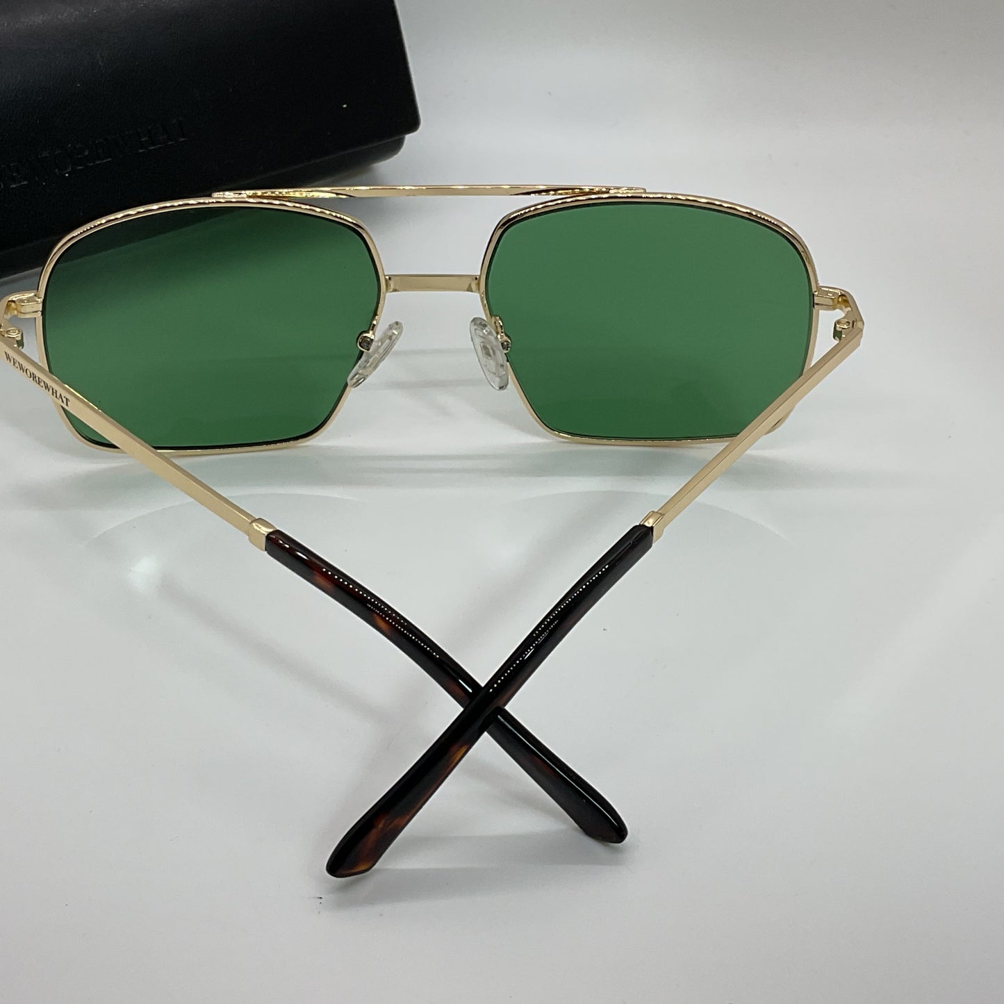 WE WORE WHAT Sunwear The Cafe Men's Gold Tone Aviator Sunglasses- 58[ ]18 136