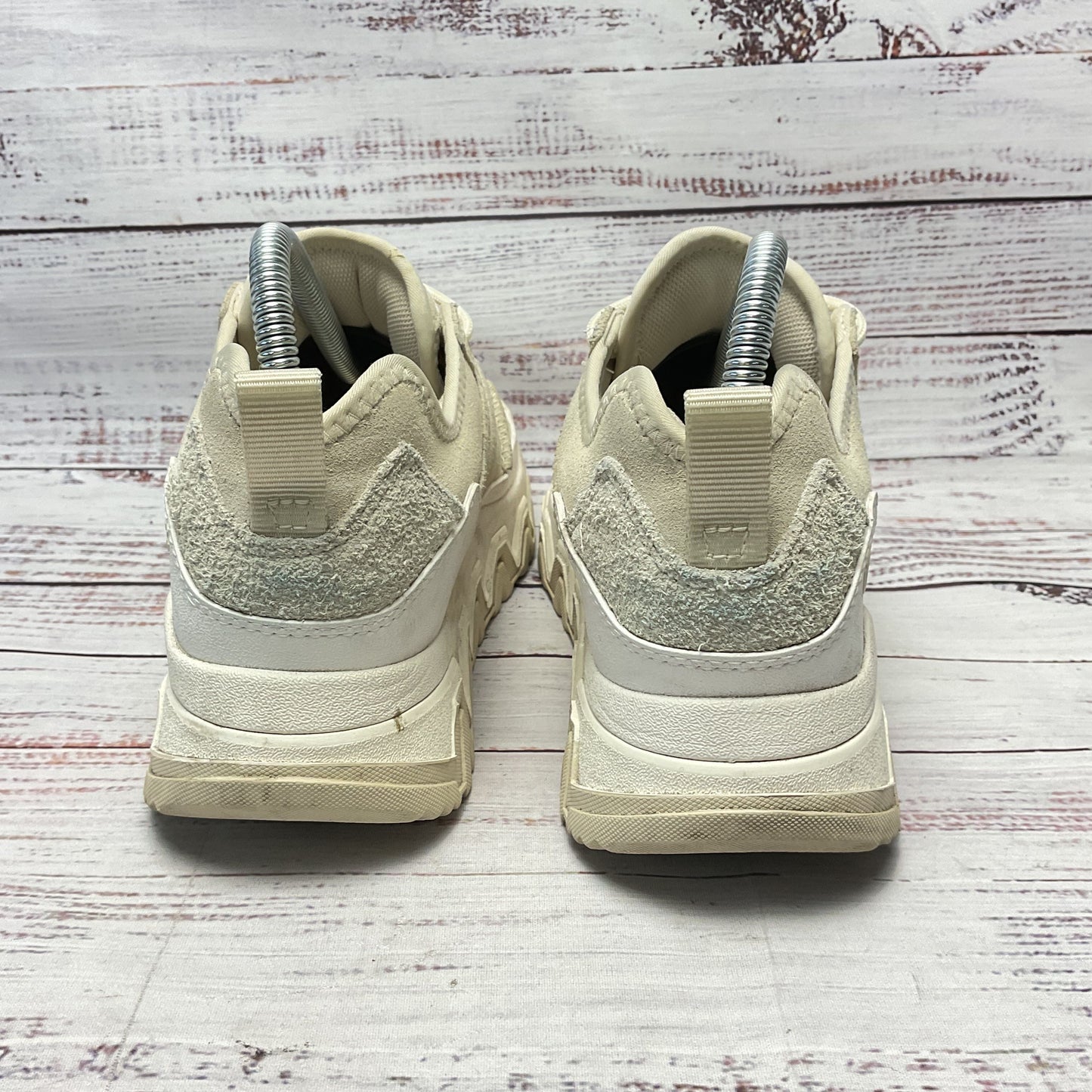 Ugg CapTrail Beige Low Suede Sneaker Shoe Women Size 7