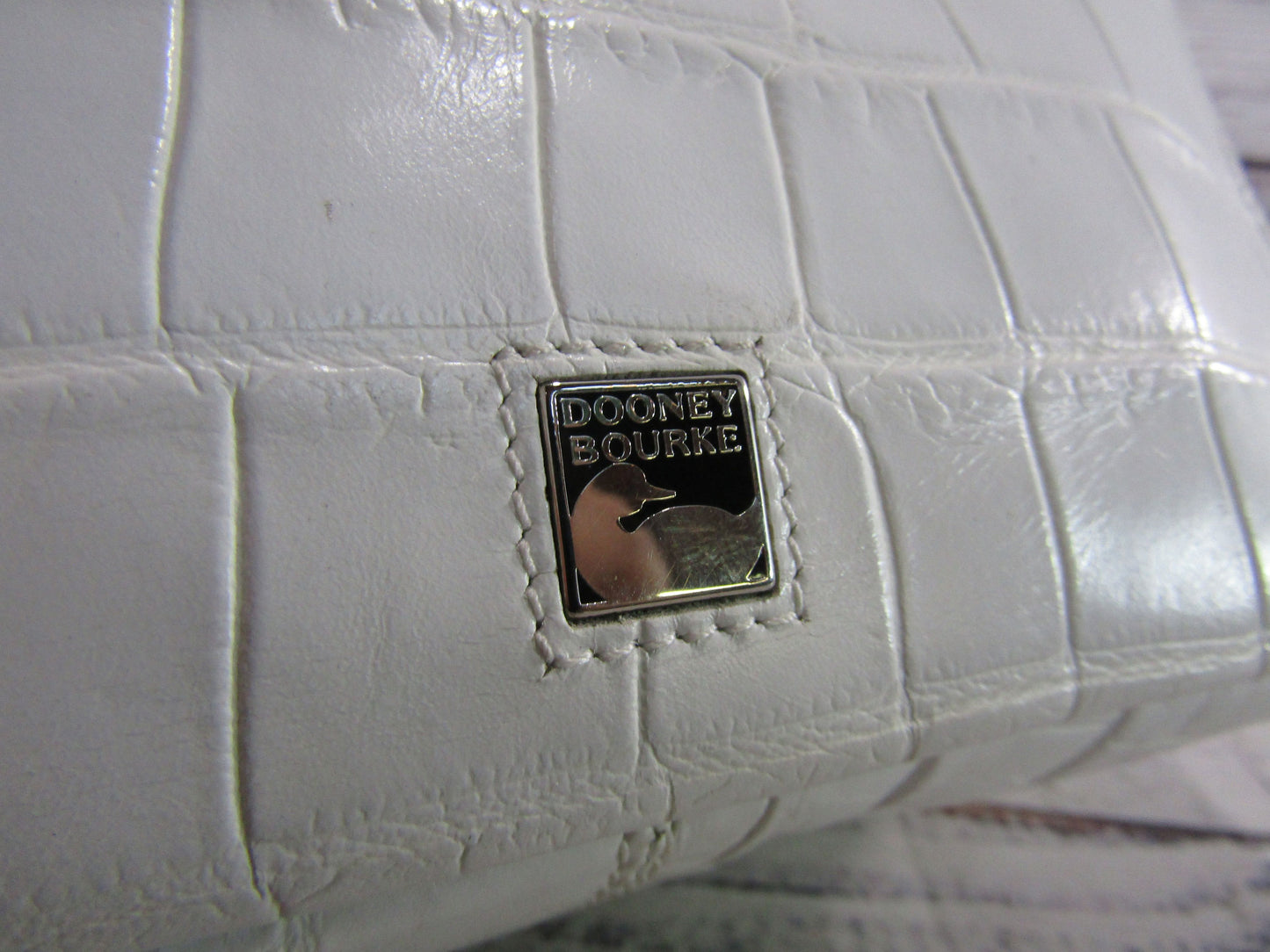 Vintage Dooney & Bourke Womens White Leather Croc Embossed Handbag Made in Italy