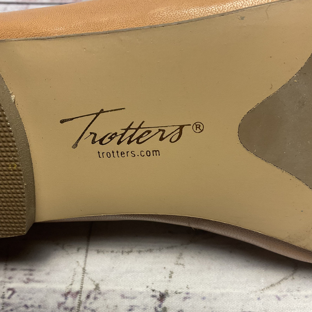Trotters Beige Estee Woven Tan Slip On Flats Women Size 9 New W/ Box