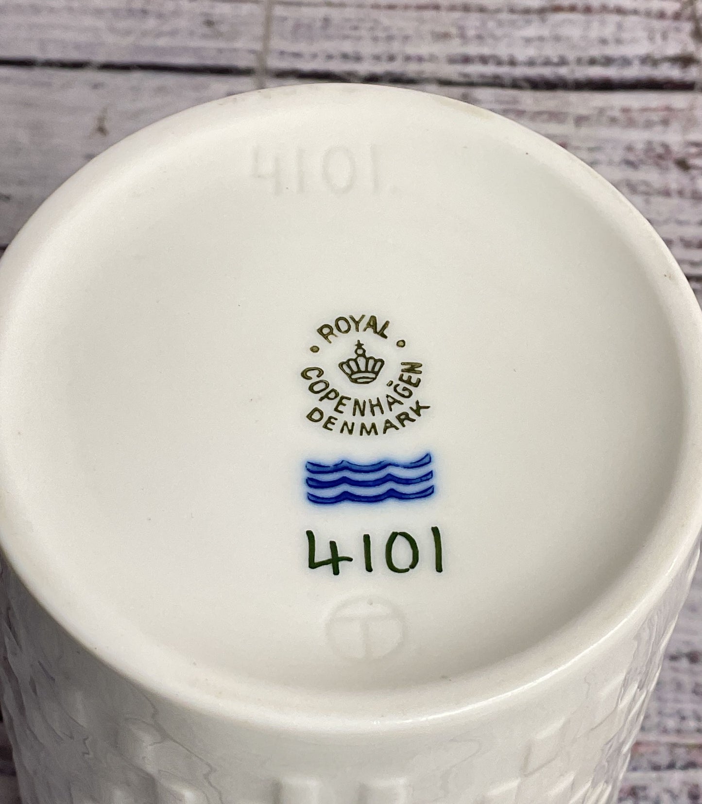 Royal Copenhagen Thorkild Olsen 5.5" No. 4101 Vase Cream