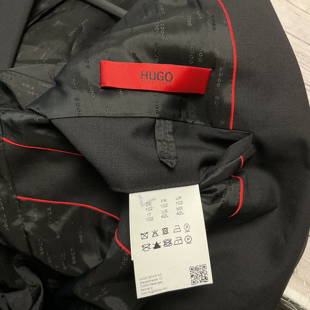Hugo Boss Amaro/Heise Black Wool 2 Button Jacket - Size 42L