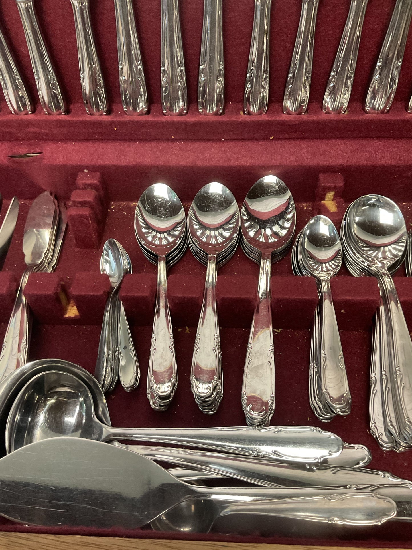 Ribera Stainless Steel Flatware Box Set 141 Pieces Spoons Forks Knives Serving