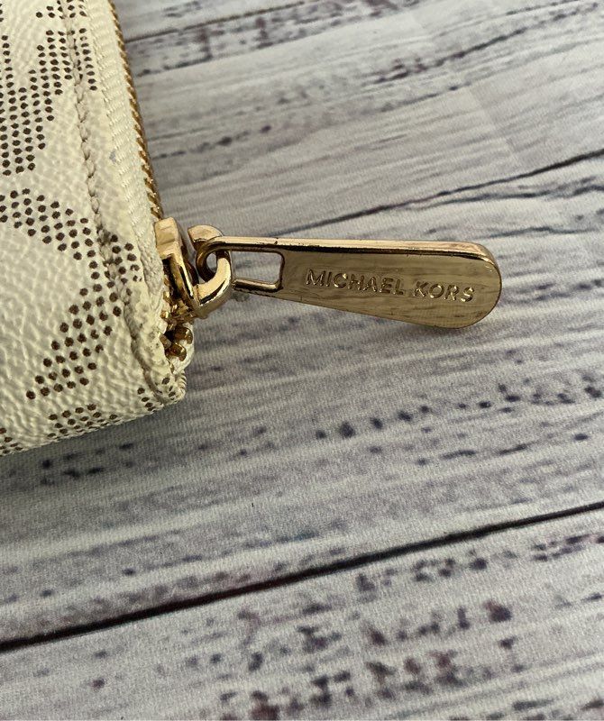Michael Kors Ivory Logo Leather Wallet Retail $228