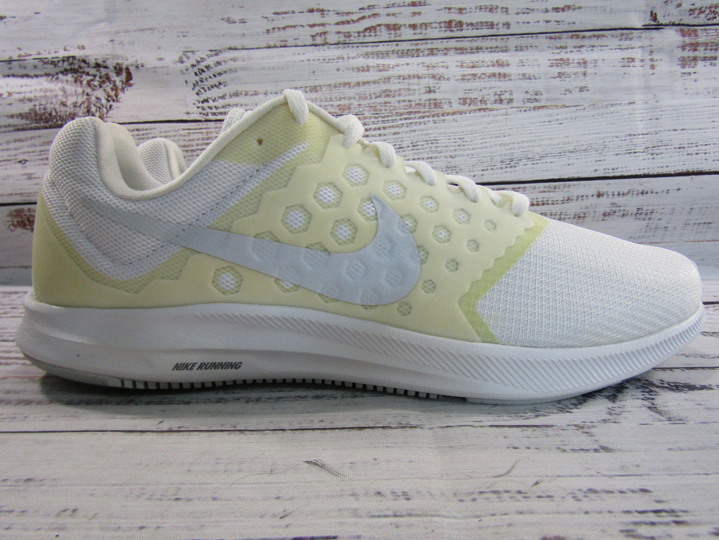 Nike Downshifter 7 Women's White Low Top Sneakers Size 11 852466-100