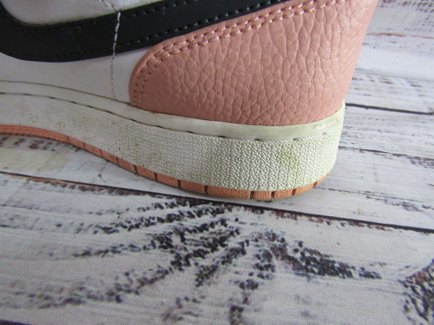 Nike Air Jordan 1 Girl's Pink Quartz Mid-Top Sneakers Size 7 Y 555112-603