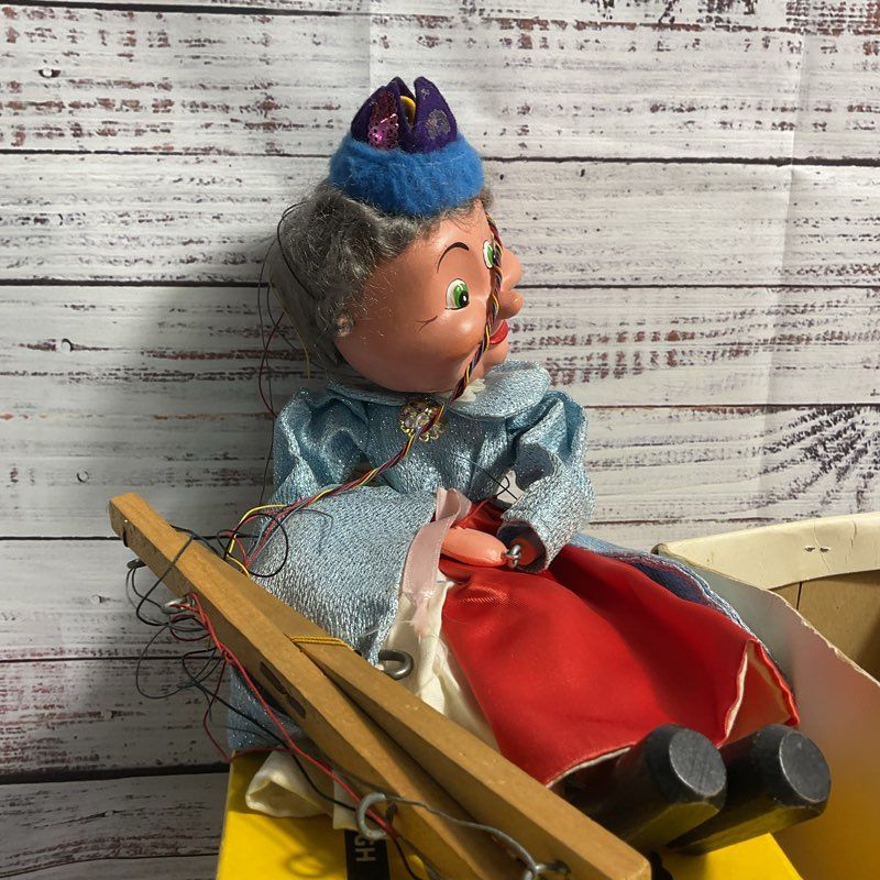 VTG. Pelham Queen Marionette Puppet GREAT CONDITION In Og Box