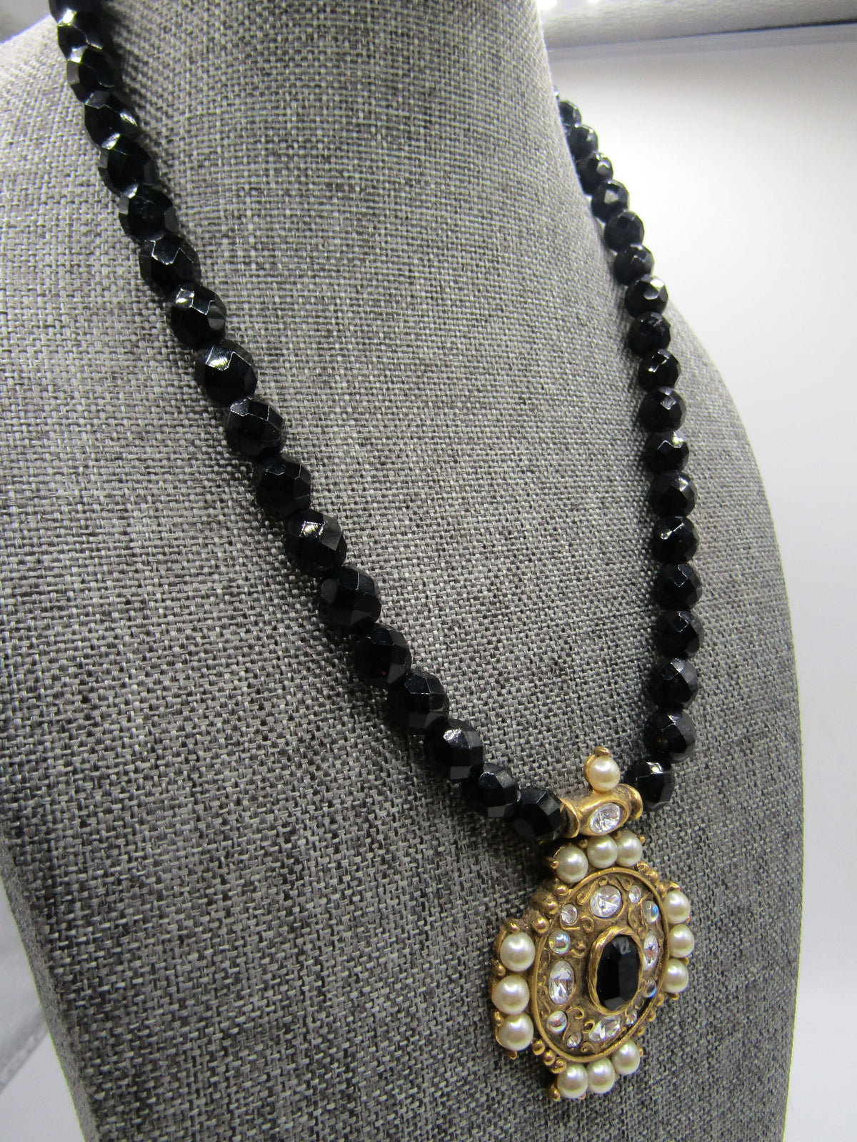 Vintage Gold Plated Faux Pearl Pedant Faceted Black Rhinestone Beaded Necklace