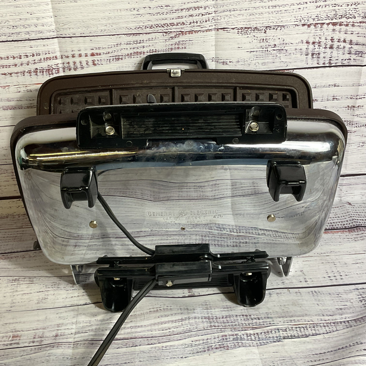 VTG. GENERAL ELECTRIC Automatic Grill Waffle Baker- WORKS GREAT!!!