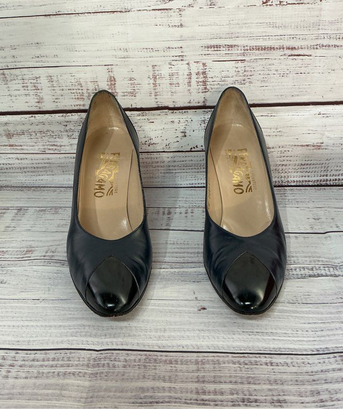Used with Box Salvatore Ferragammo Navy Pump Heel Size 8 AA (Narrow)