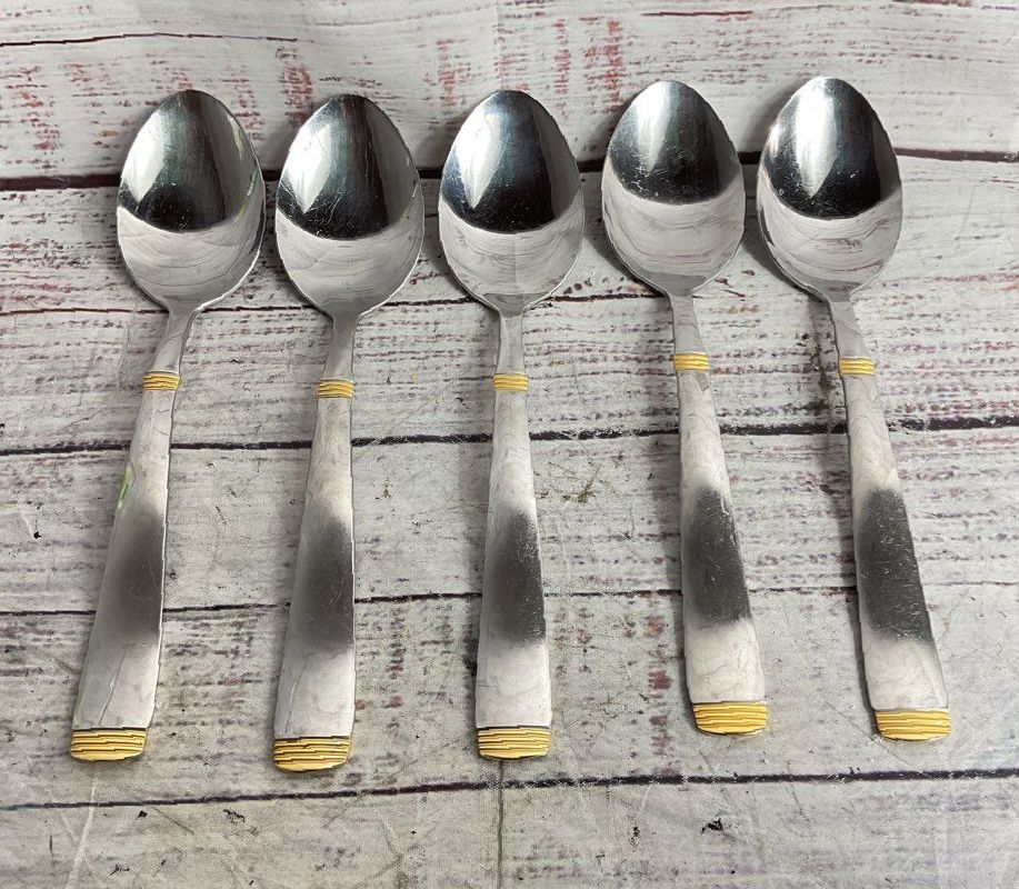 Cambridge Silver Modern Gold Accent Lot of 16 Serving Utensils Stainless Steel