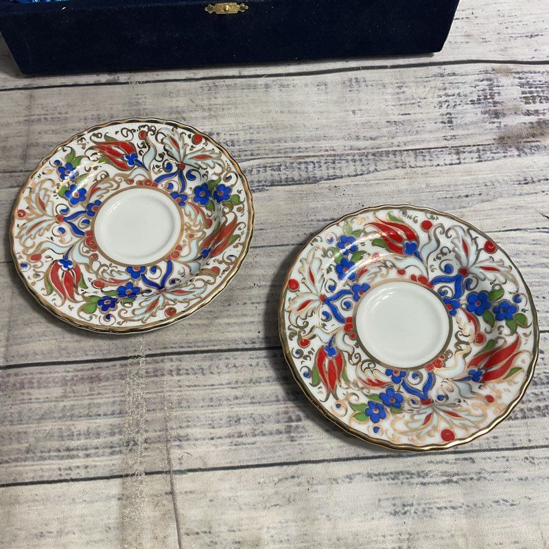 Kutahya Turkish Porcelain 4 Pc. Hand Painted Floral Tea Cup & Saucer Set w/ Case