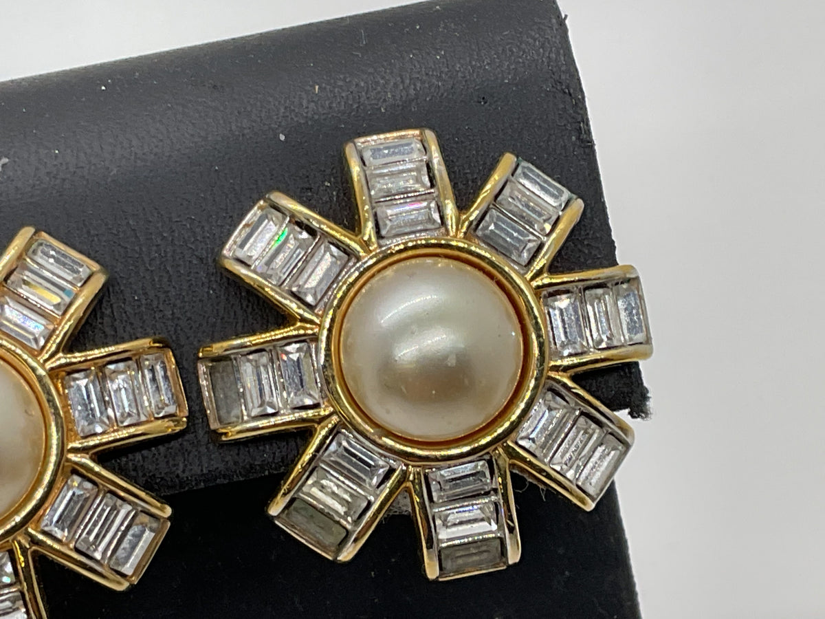 VTG. 70's Swarovski America Ltd. S.A.L. Gold Tone Swarovski Crystal Earrings- 1"