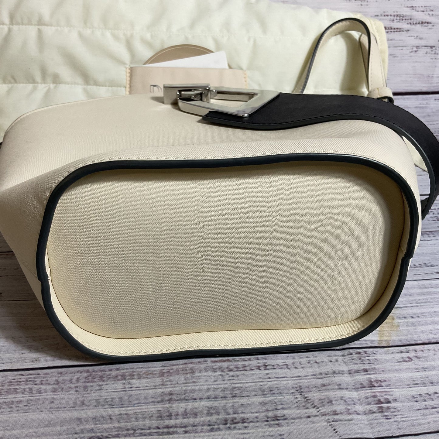 NWD DANSE LENTE Johnny Women's Cream Bucket Crossbody Bag