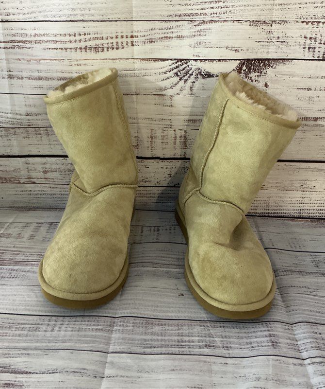 Women's Classic UGG Boots w/ Sheepskin Lining Size 9