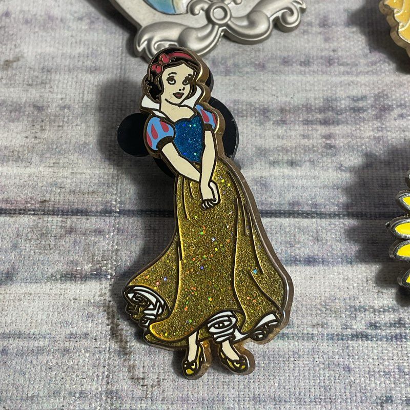 Set Of 4 Disney Snow White Collectible Pins Filigree Sparkle Hidden Mickey
