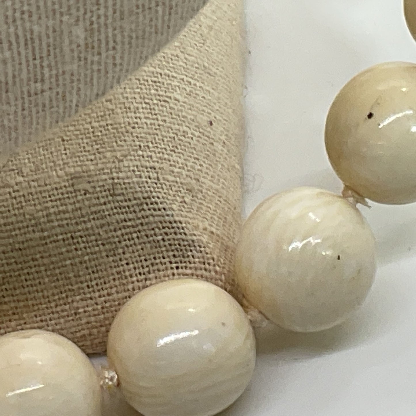 VTG./ANTIQUE Carved Bone Netsuke Pendant & Beaded Necklace